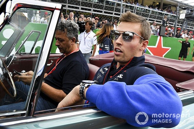 Daniil Kvyat, Toro Rosso, in the drivers parade