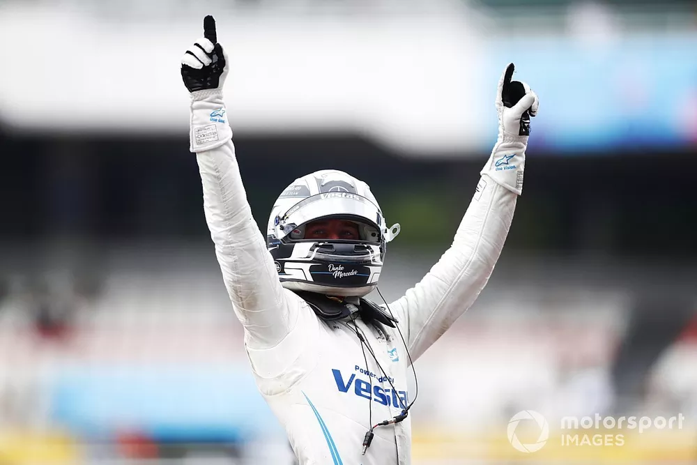 Stoffel Vandoorne, Mercedes-Benz EQ, EQ Silver Arrow 02, celebrates in Parc Ferme after securing the world championship title