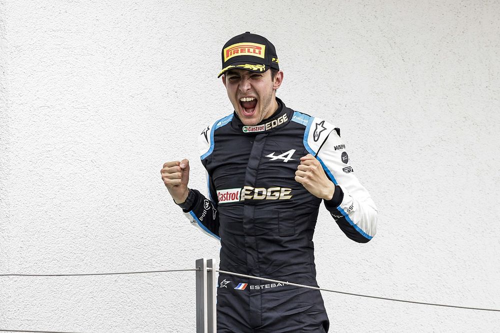 Van zero tot hero: De mysterieuze omslag van F1-coureur Ocon