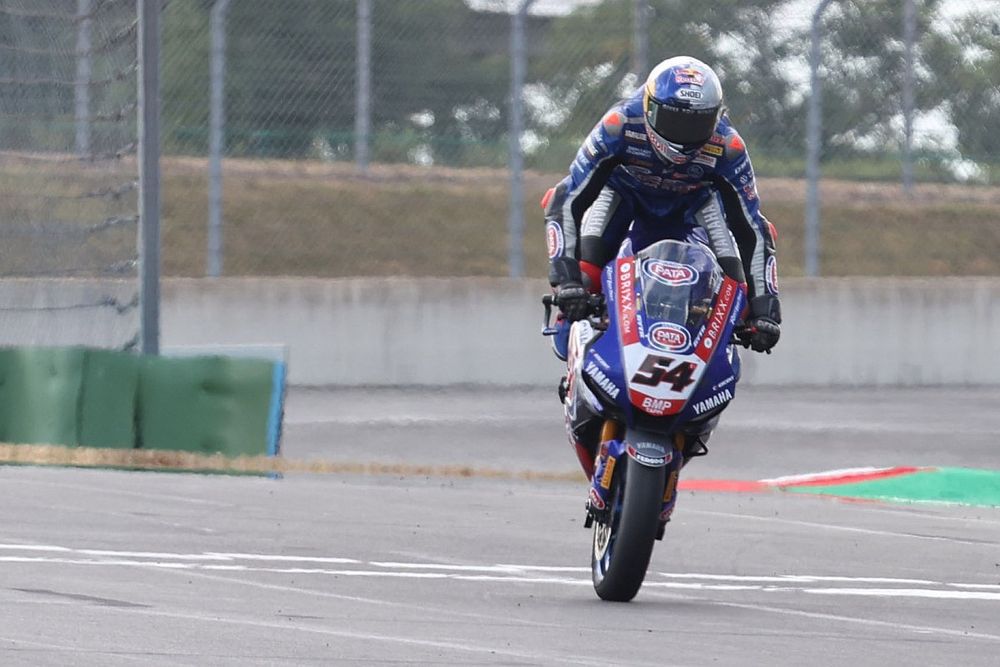 WSBK Magny-Cours: Razgatlioglu bezwingt Rea in Lauf 1, Redding stürzt!