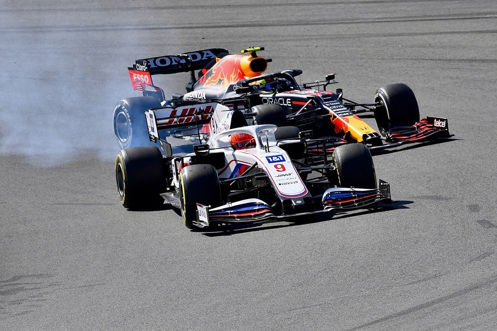 Nikita Mazepin, Haas VF-21, Sergio Perez, Red Bull Racing RB16B