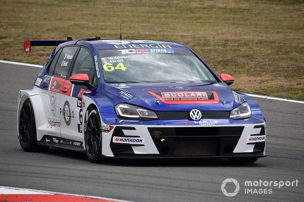 Butti si scalda per il Mugello vincendo nel TCR DSG a Grobnik