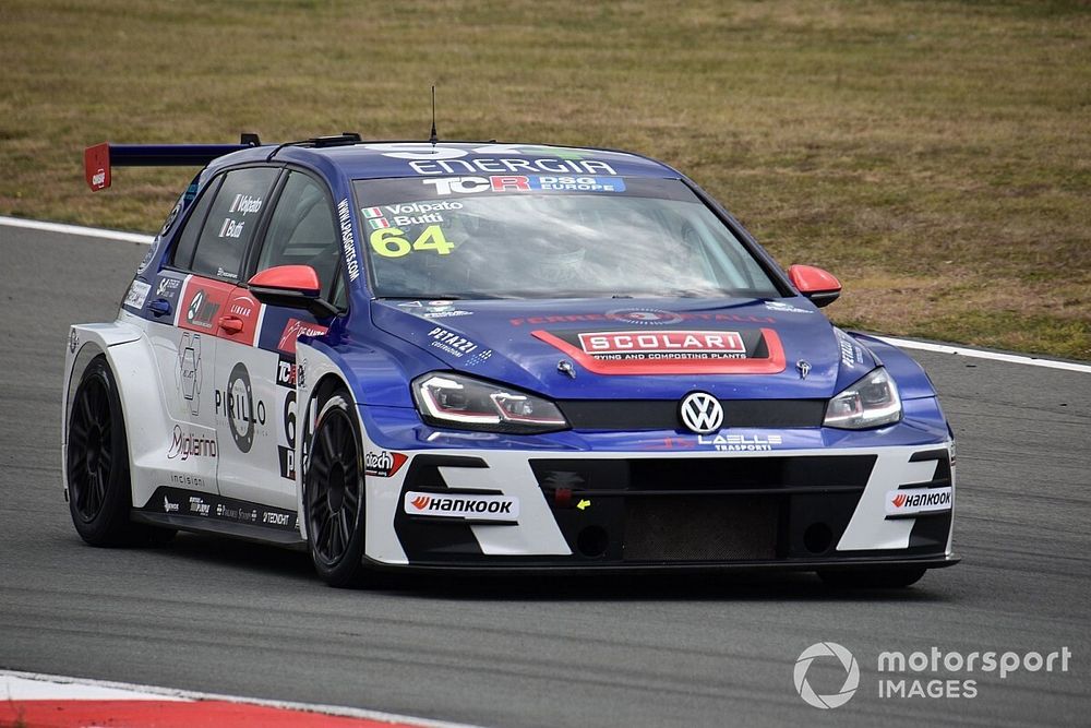 #64 Elite Motorsport, Volkswagen Golf GTI TCR DSG: Gabriele Volpato, Marco Butti