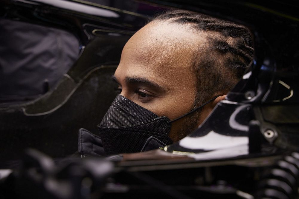 Hamilton motor değiştirdi, 10 sıra grid cezası aldı!