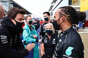 Mercedes Akan Selalu Prioritaskan Lewis Hamilton