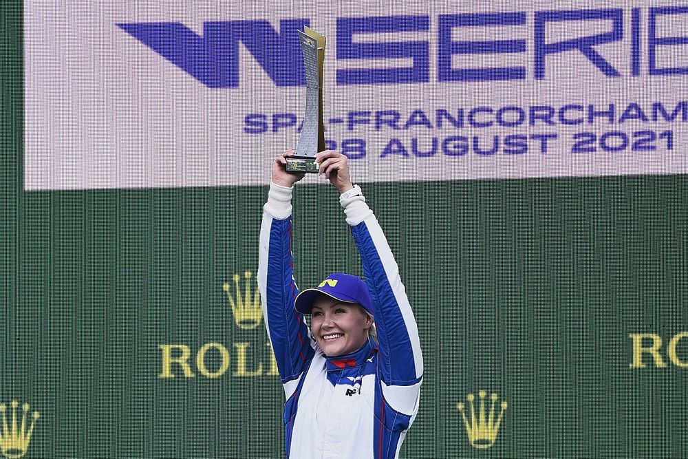 W Series Spa: Kimilainen gana a Chadwick en carrera con lluvia