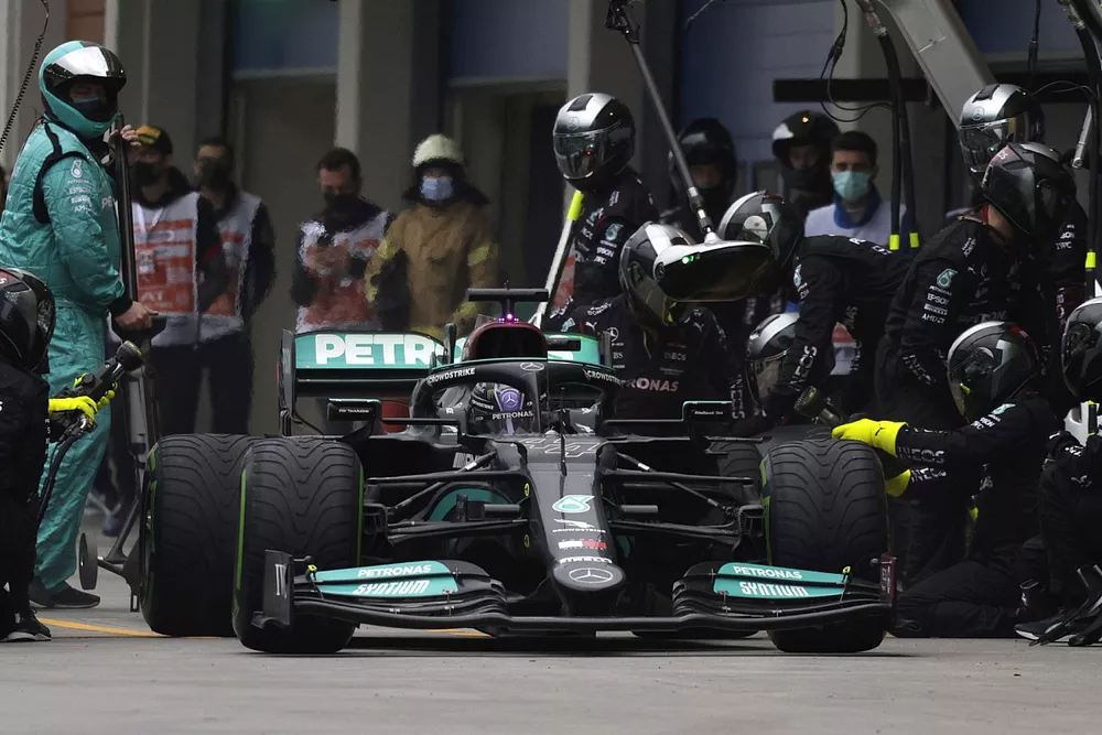 Lewis Hamilton, Mercedes W12, in the pits