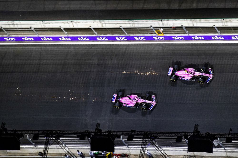 Ocon duelleert lachend met Alonso: “Ik vond het een eer”