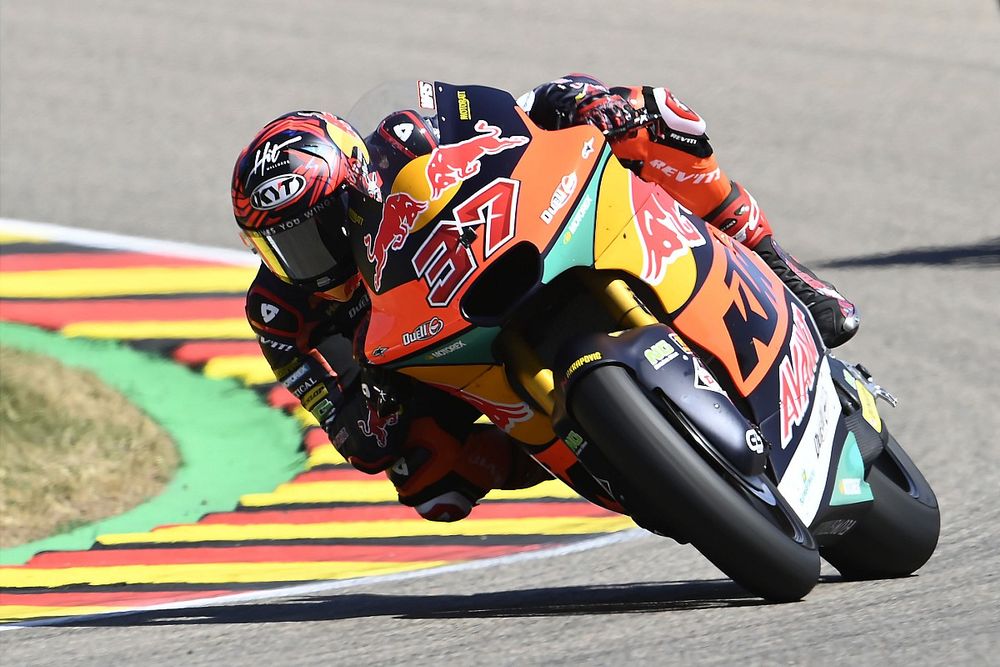 Moto2ドイツ決勝|フェルナンデス今季2勝目/ランク首位ビエッティ転倒ノーポイント、小椋藍が8位で追い上げ