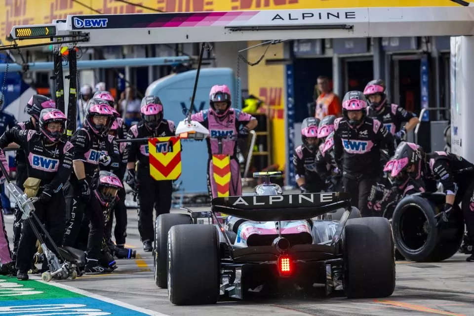 Pierre Gasly, Alpine A524, makes a pit stop