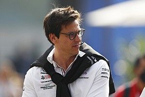 Wolff: "Red Bull ve Ferrari'nin geçmişini tekrarlamamalıyız"