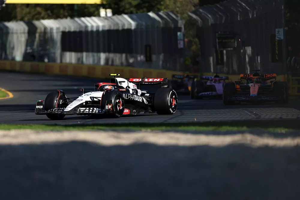 Yuki Tsunoda, AlphaTauri AT04, Oscar Piastri, McLaren MCL60
