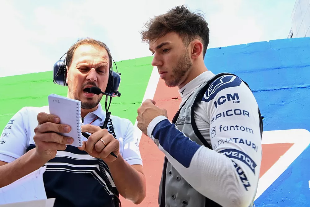 Pierre Gasly, Scuderia AlphaTauri, avec son ingénieur