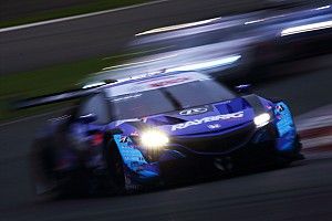 SGT第1戦富士|濃霧により1時間15分遅れで始まった公式練習、RAYBRIG NSX-GTがトップ