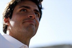 Ferrari announces Sainz as Vettel replacement for 2021