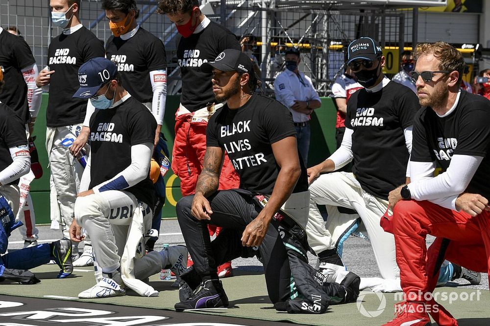 Lewis Hamilton, Mercedes-AMG Petronas F1 takes a knee