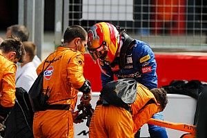 Sainz: "Hemos cambiado casi todo el coche y siguen los problemas"