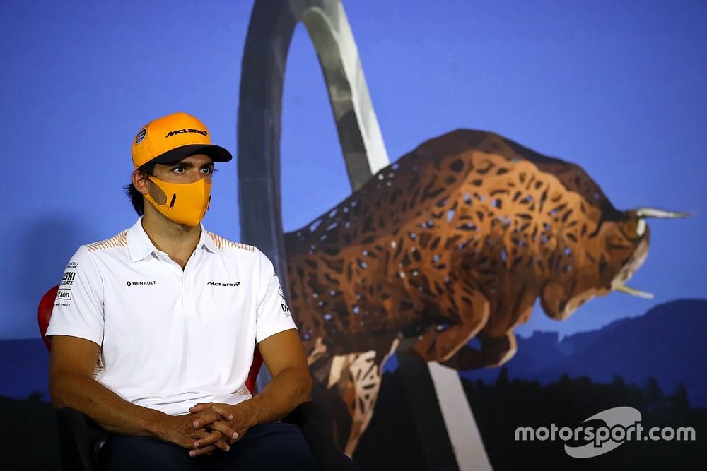 Carlos Sainz Jr., McLaren en la conferencia de prensa