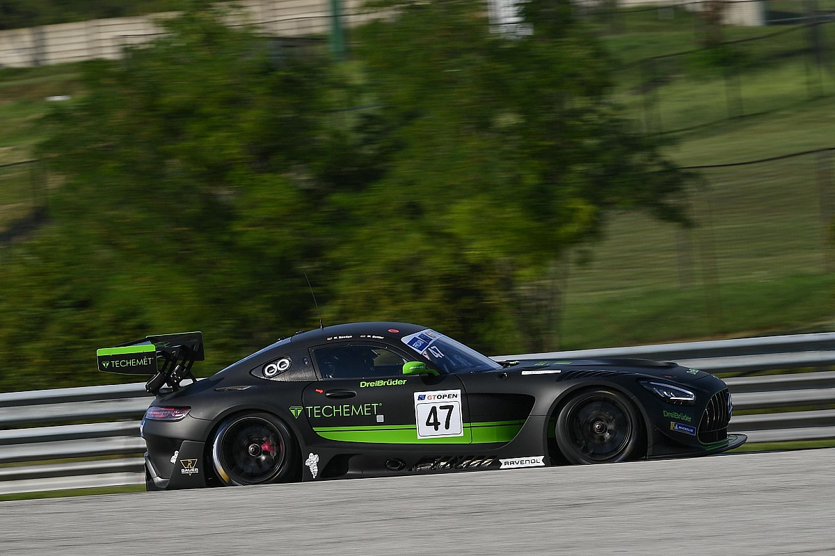 Pro-Am na czele