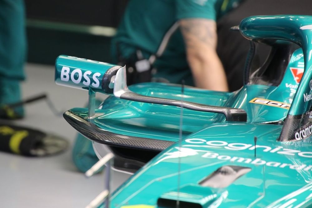 Detalle del retrovisor del Aston Martin AMR25 