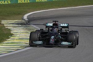 Hamilton: nem mozog előre-hátra a kormányom