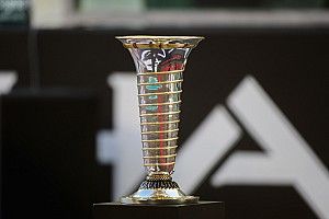 ¿Por qué la F1 no entrega el trofeo de campeón en la última carera?