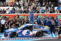 Kyle Larson gana en Phoenix y es el nuevo campeón de NASCAR Cup