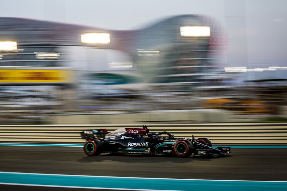 Kecepatan Mercedes W12 Belum Memuaskan
