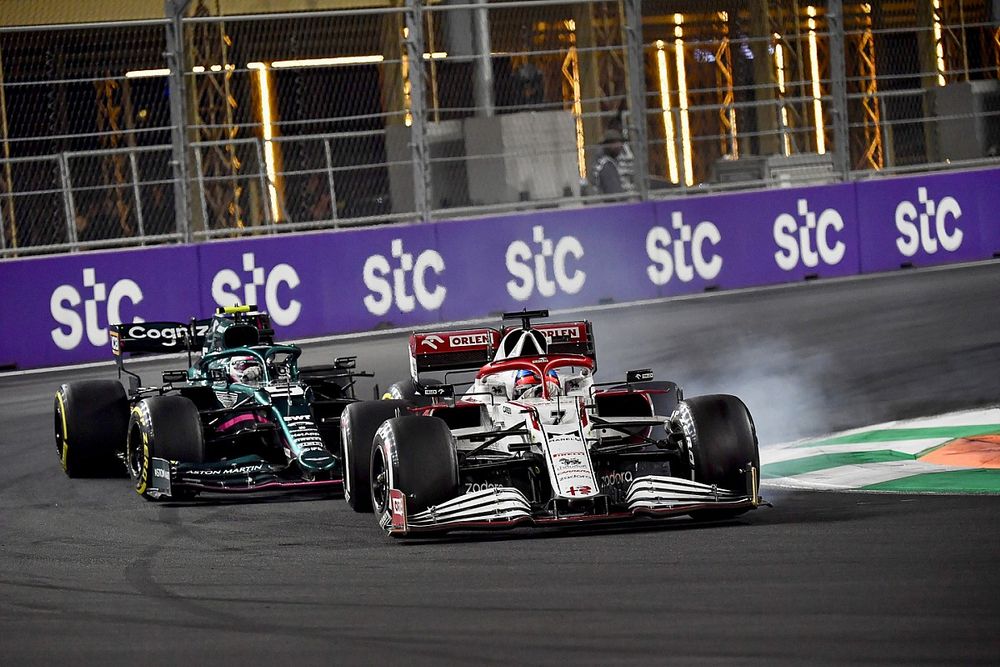 Vettel: "Kimi orada nereye gitmek istedi bilmiyorum"