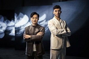 角田裕毅&ガスリー、新宿伊勢丹に10月5日降臨! アルファタウリの限定ポップアップストアがオープン