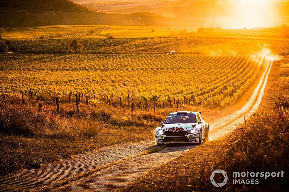 Andreas Mikkelsen, Elliott Edmondson, Skoda Fabia Rally2 evo