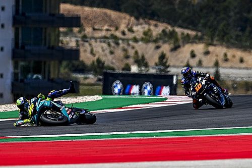 Rossi: "Fue extra&ntilde;o adelantar a mi hermano en Portimao"