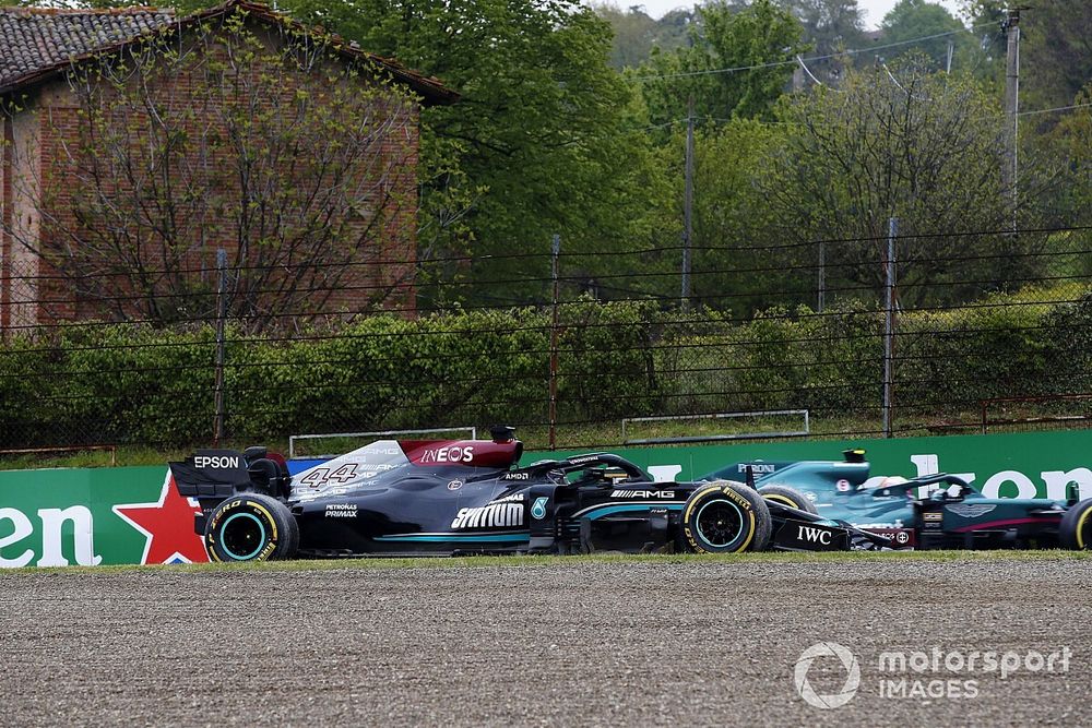 Mercedes: Hamilton perdía 0.5 segundos con su alerón roto en Imola