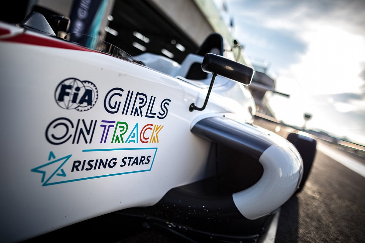 Espanhola Maya Weug vence seletiva Girls on Track e ganha vaga na Academia da Ferrari para 2021