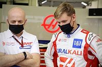Schumacher no ve problemas con la decoración del Haas