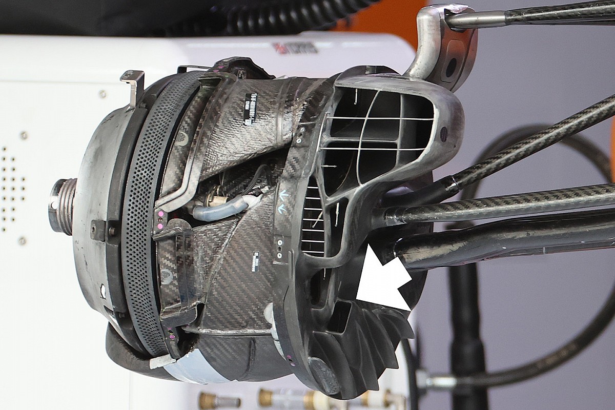 McLaren: c'è un periscopio nella brake duct anteriore