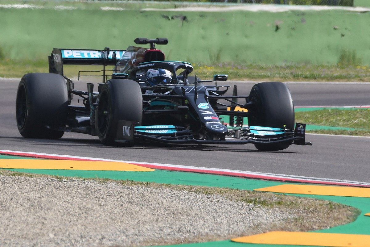 Bottas torna in pista a Imola con le Pirelli da 18