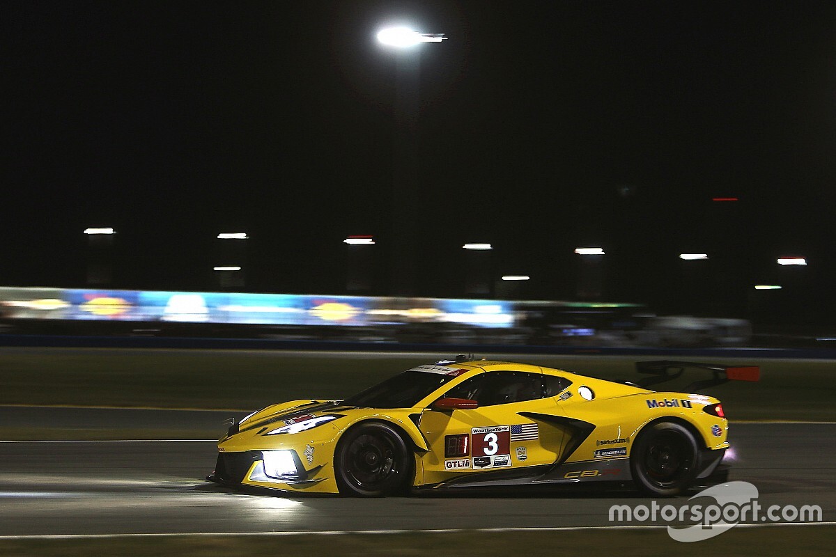 García sigue al frente después de ocho horas en Daytona