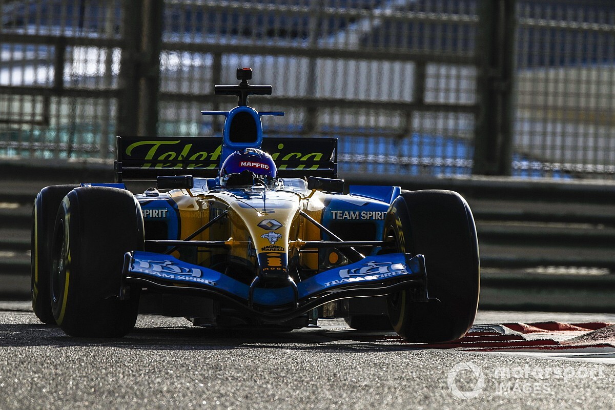 Video: Alonso'nun R25 ile Abu Dhabi'deki 1:42'lik turu