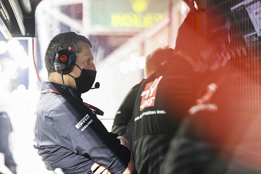 Guenther Steiner, Team Principal, Haas F1, on the pit wall