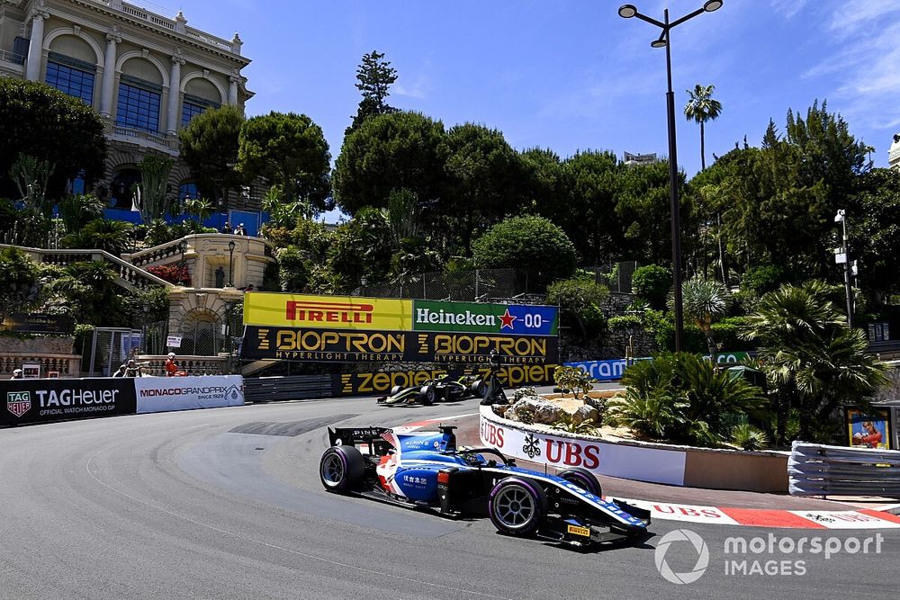 Guanyu Zhou s'impose dans les rues de Monaco