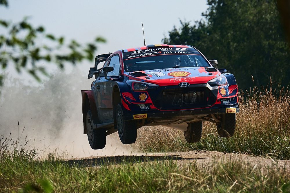 WRC, Rally Estonia, PS6: Neuville si avvicina a Ogier