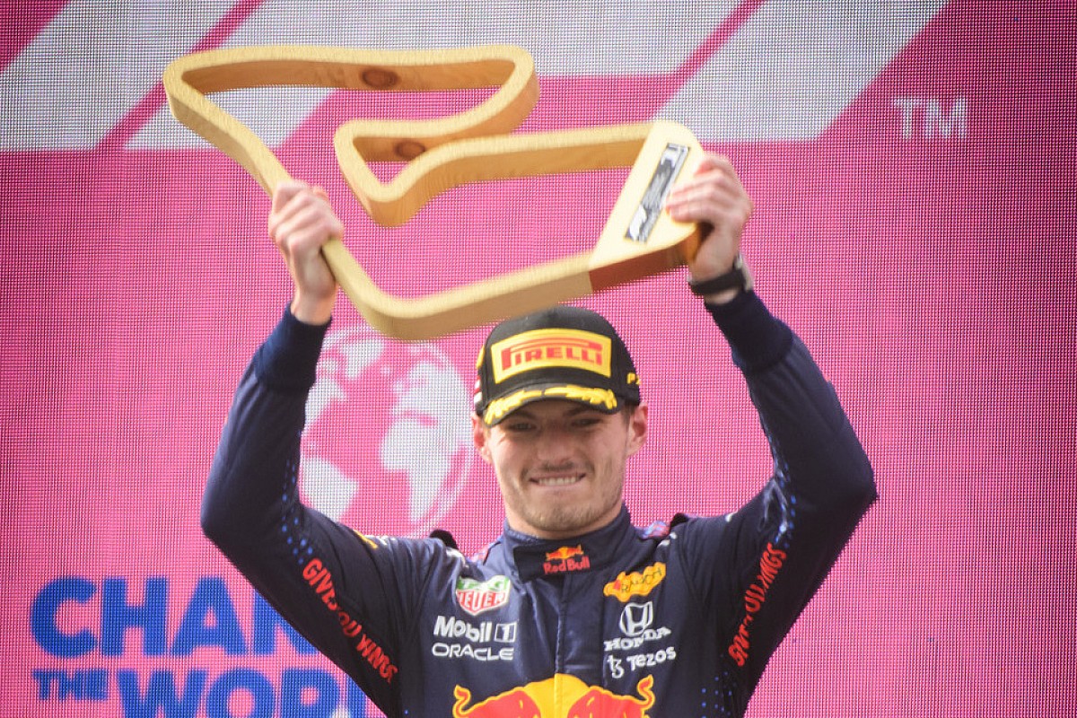 Verstappen, Red Bull 2021'e odaklanmış olsa da 2022 için takıma güveniyor