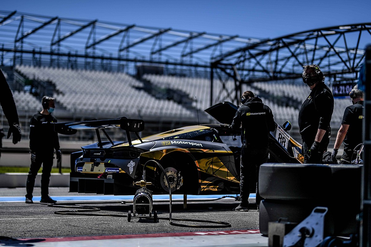 JP Motorsport na czele FP2