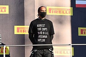 Hamilton krijgt tegenwind na anti-racisme shirt Mugello