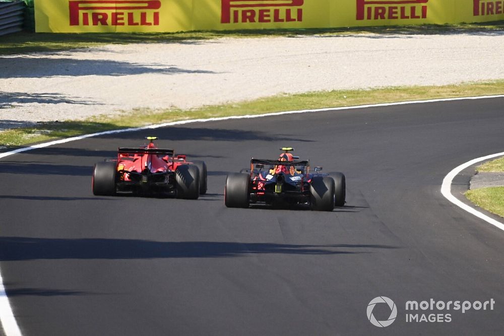 Jól van hatalmas balesete után Charles Leclerc