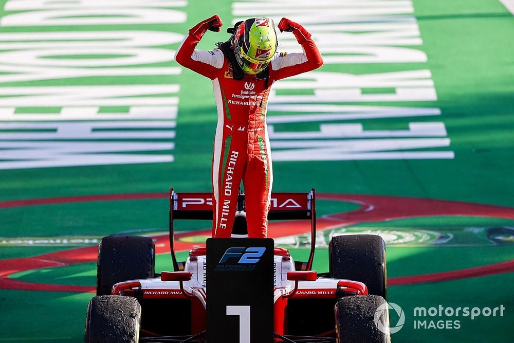 Mick Schumacher megszerezte első győzemét idén az F2-ben!