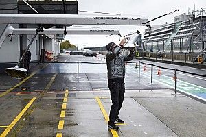Kolejny pracownik Mercedesa zarażony