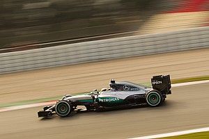 Hamilton beats Magnussen to keep Mercedes on top