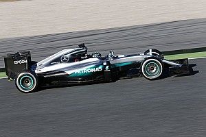 Rosberg dominates opening morning of second Barcelona test